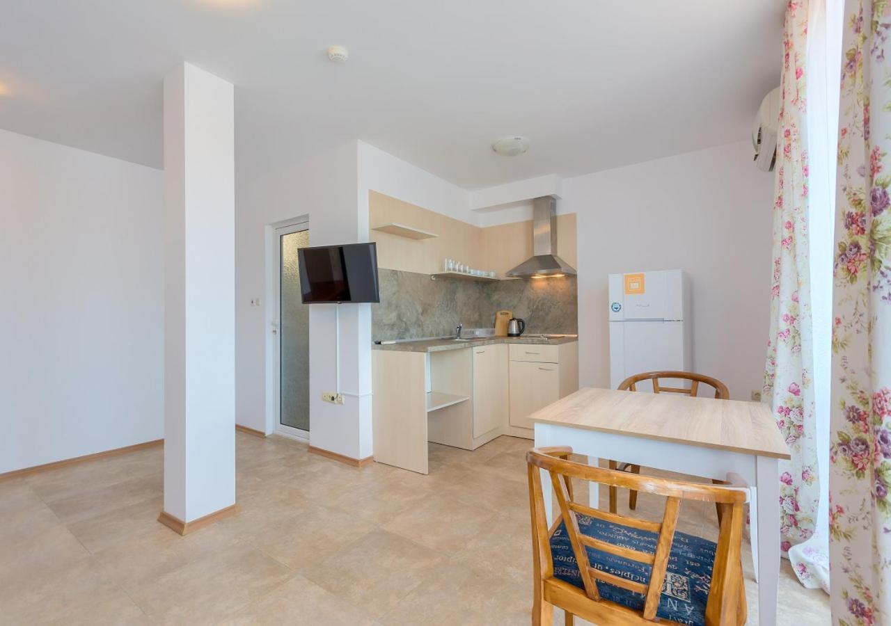 Robinson Beach Apartments 엘레니테 외부 사진